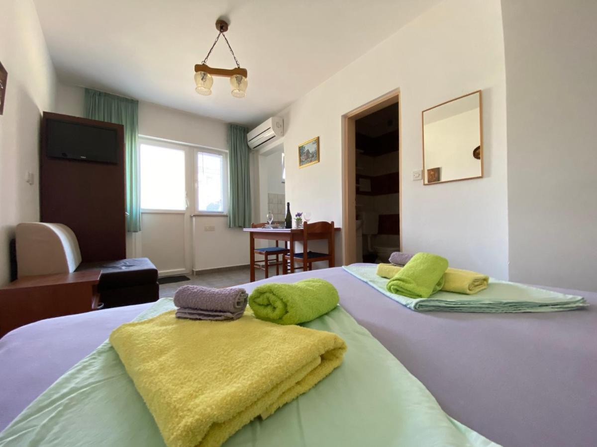 Guest House Dijana Krk Town Exterior photo
