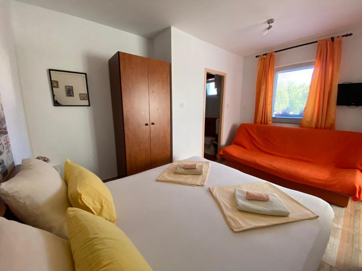 Guest House Dijana Krk Town Exterior photo