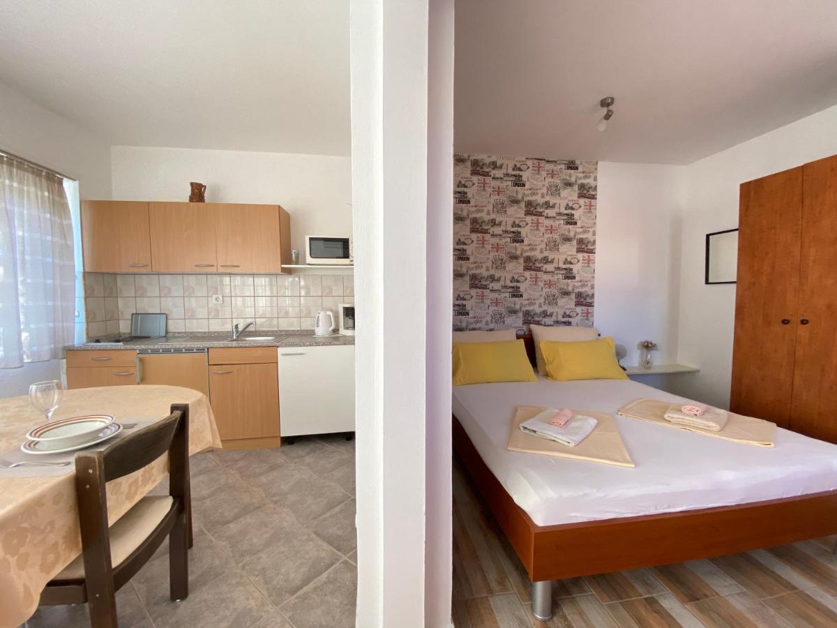 Guest House Dijana Krk Town Exterior photo