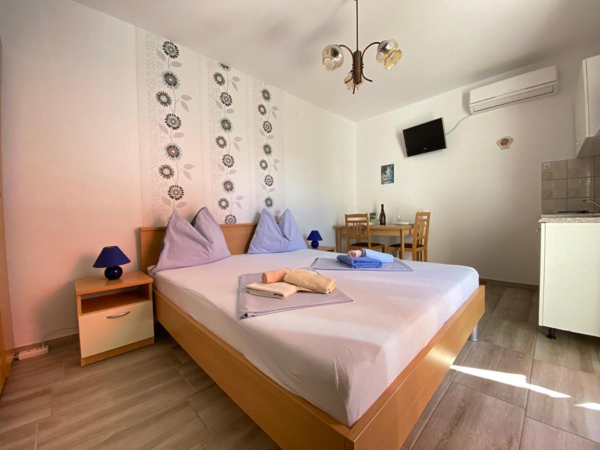 Guest House Dijana Krk Town Exterior photo