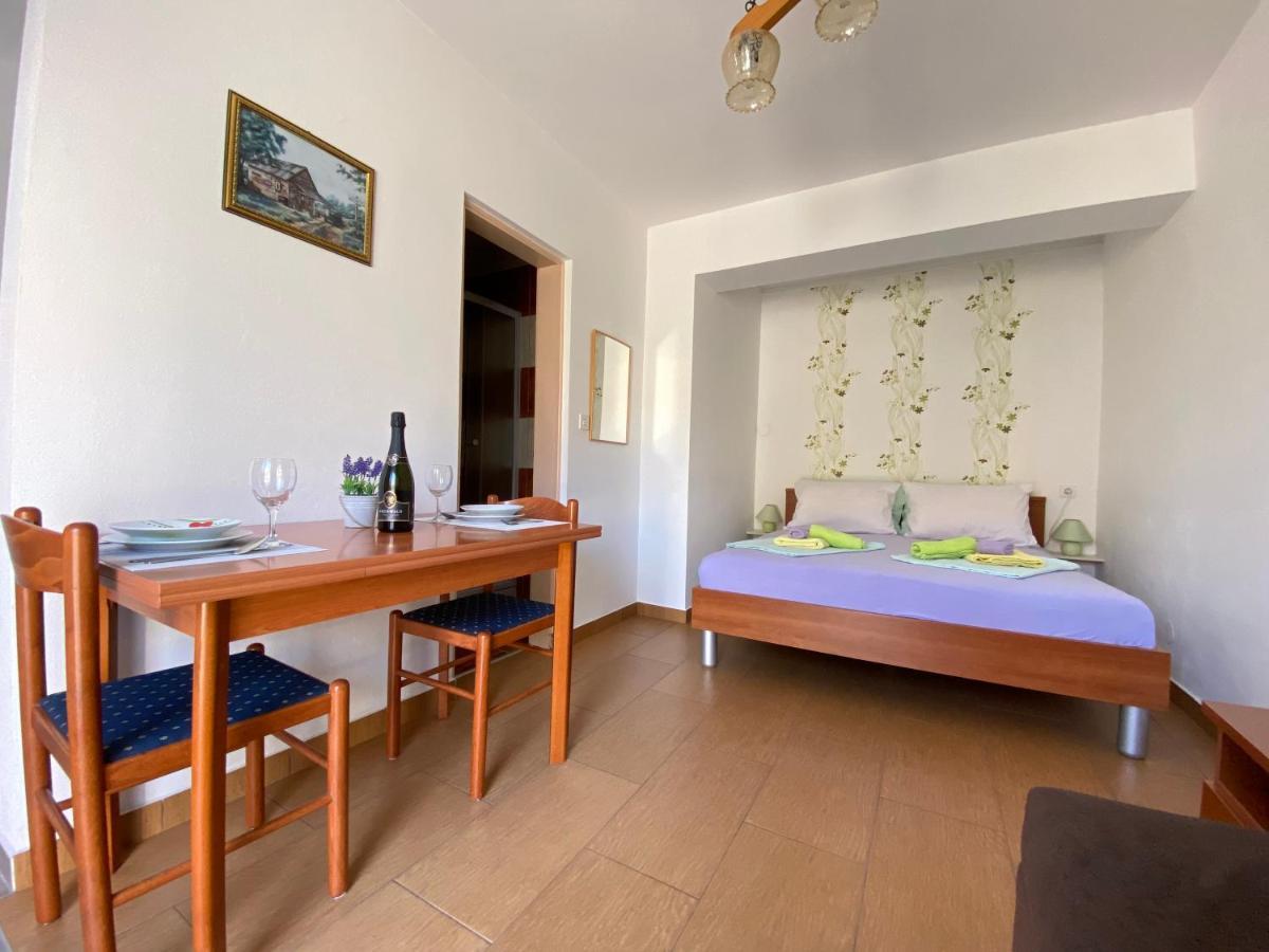 Guest House Dijana Krk Town Exterior photo
