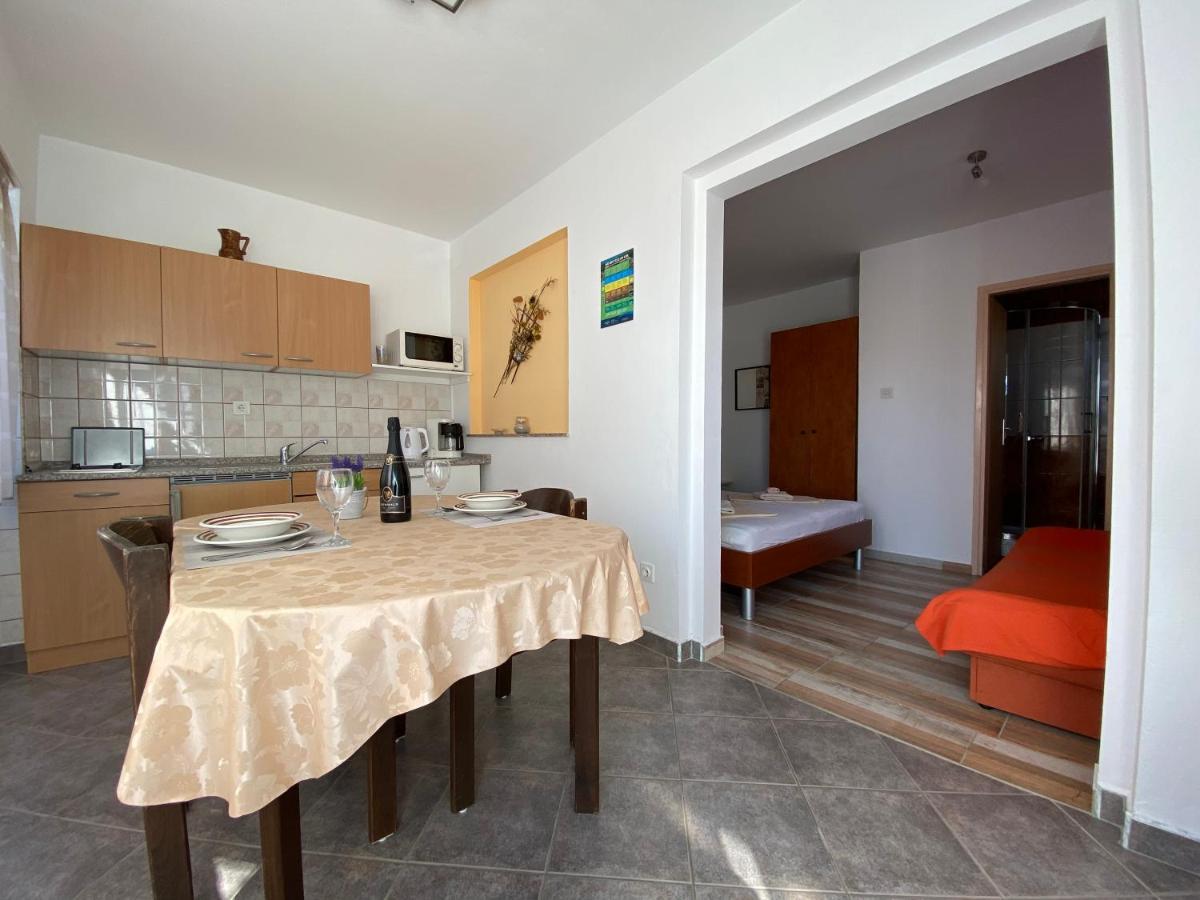 Guest House Dijana Krk Town Exterior photo